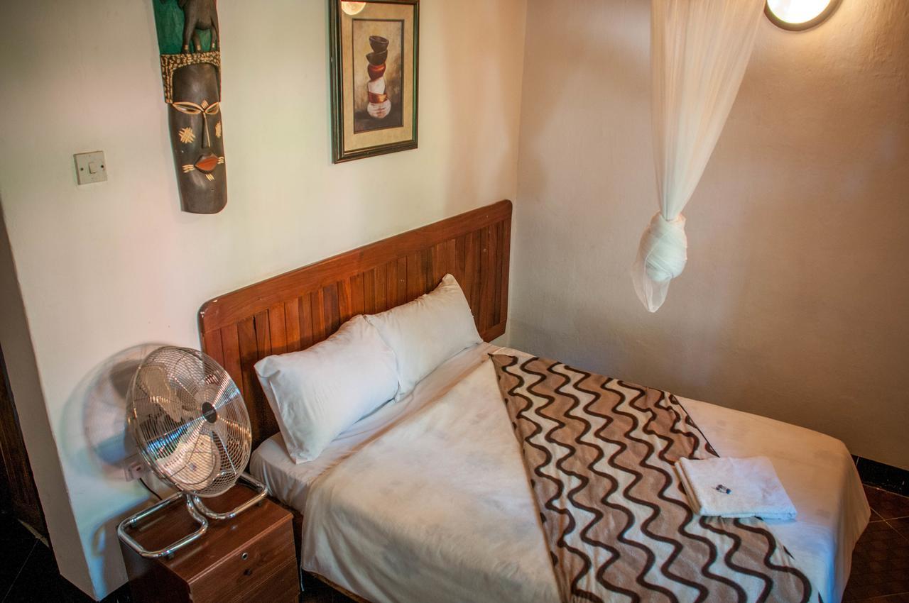 Okavango Lodge リビングストン エクステリア 写真